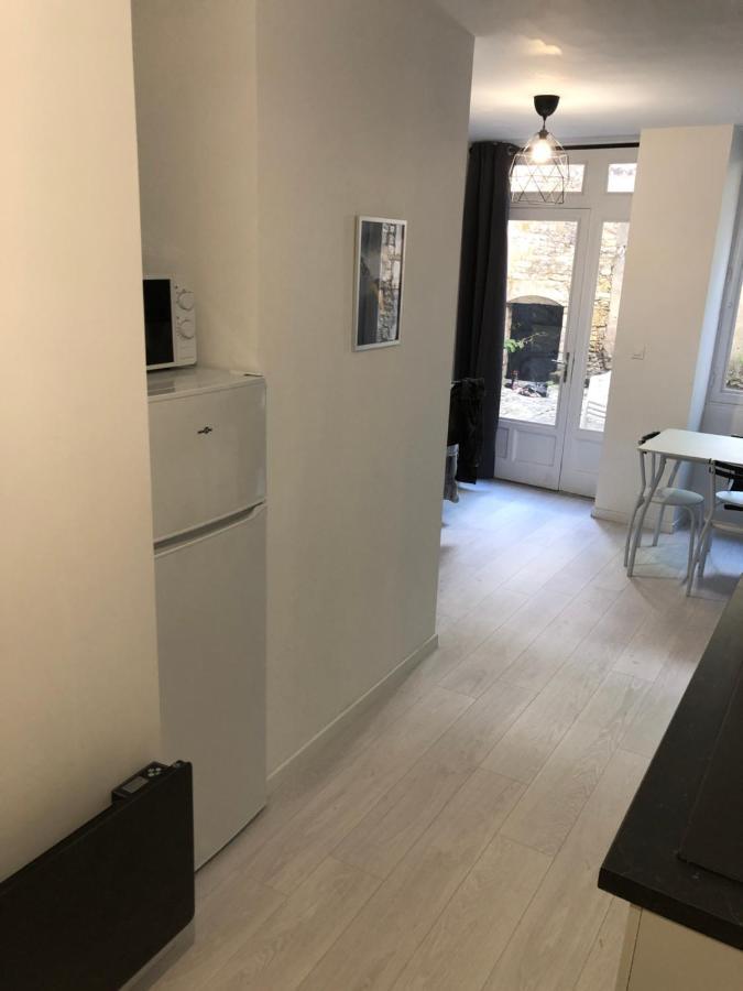 Cosy Appartement Au Plein Centre De Ruffec Bagian luar foto